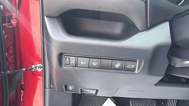 Used 2021 Toyota RAV4 XLE w/ Convenience Package AWD/4WD image 18