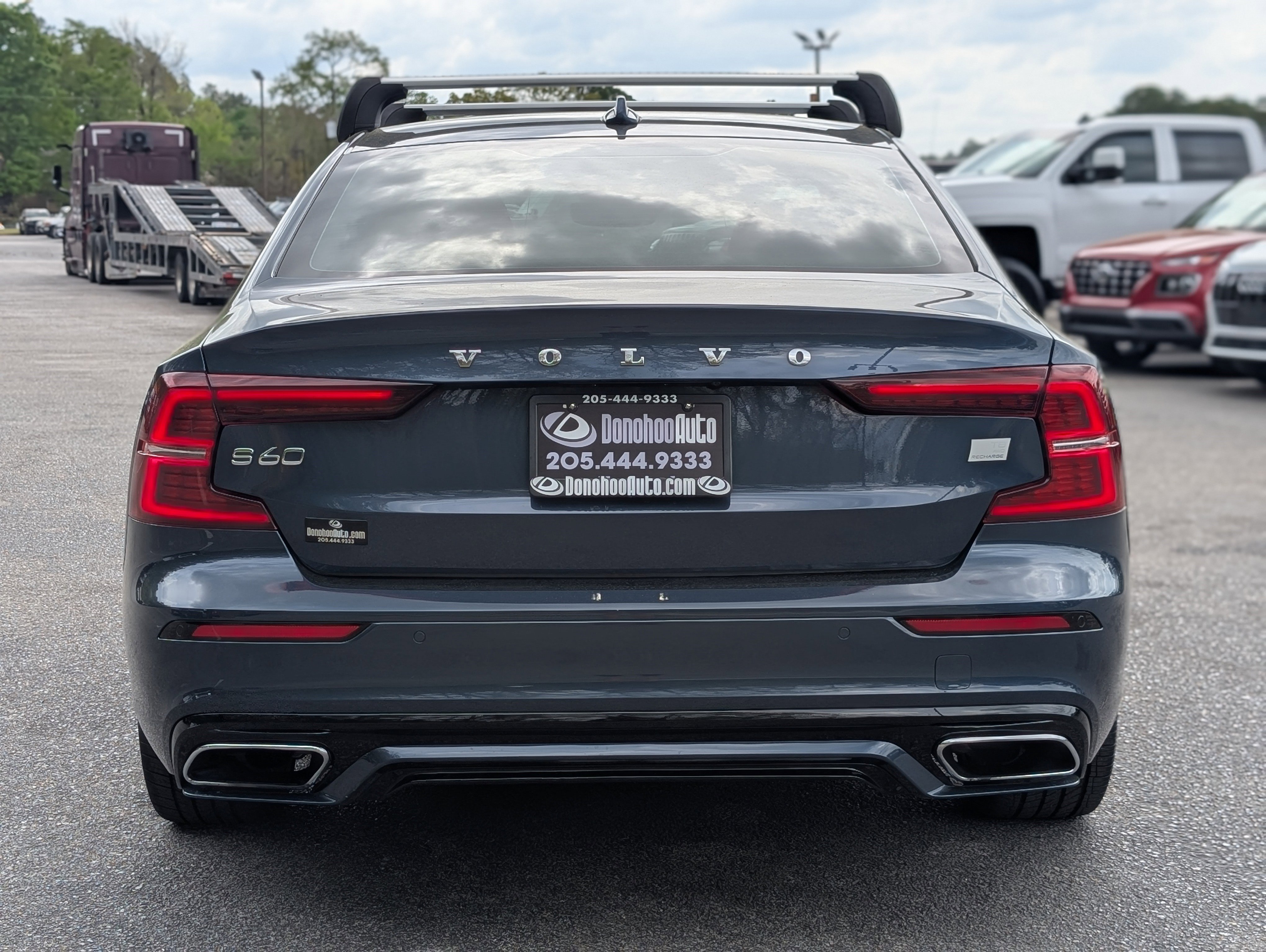Used 2022 Volvo S60 T8 R-Design image 8