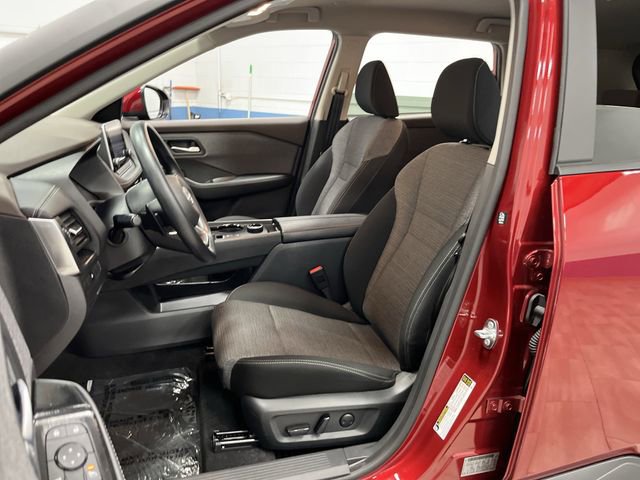 Used 2023 Nissan Rogue SV image 4