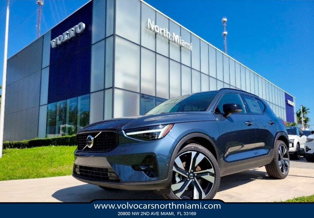 New 2026 Volvo XC40 B5 Plus w/ Protection Package Premier