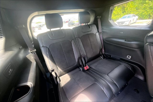 Used 2025 Jeep Grand Cherokee L Altitude AWD/4WD image 27