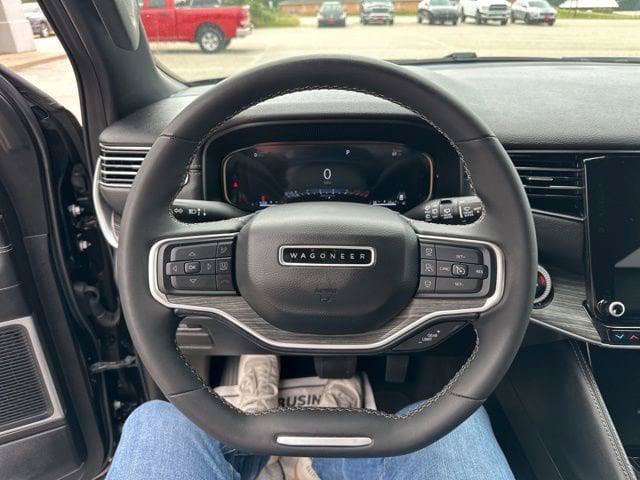 Certified 2024 Jeep Wagoneer Series II w/ Flexible Seating Group RWD image 13