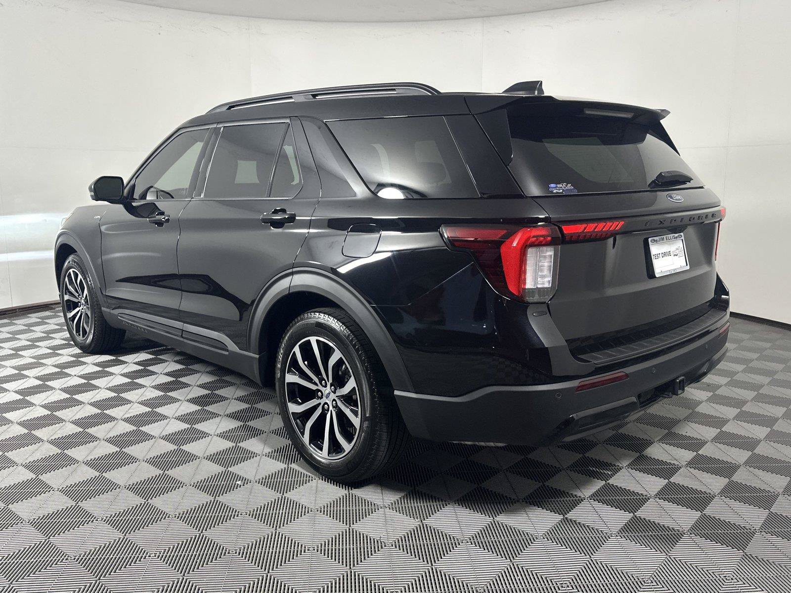 Used 2026 Ford Explorer ST-Line w/ Premium Package RWD image 5