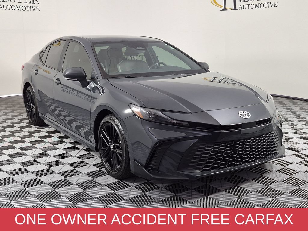 Used 2025 Toyota Camry SE FWD image 2