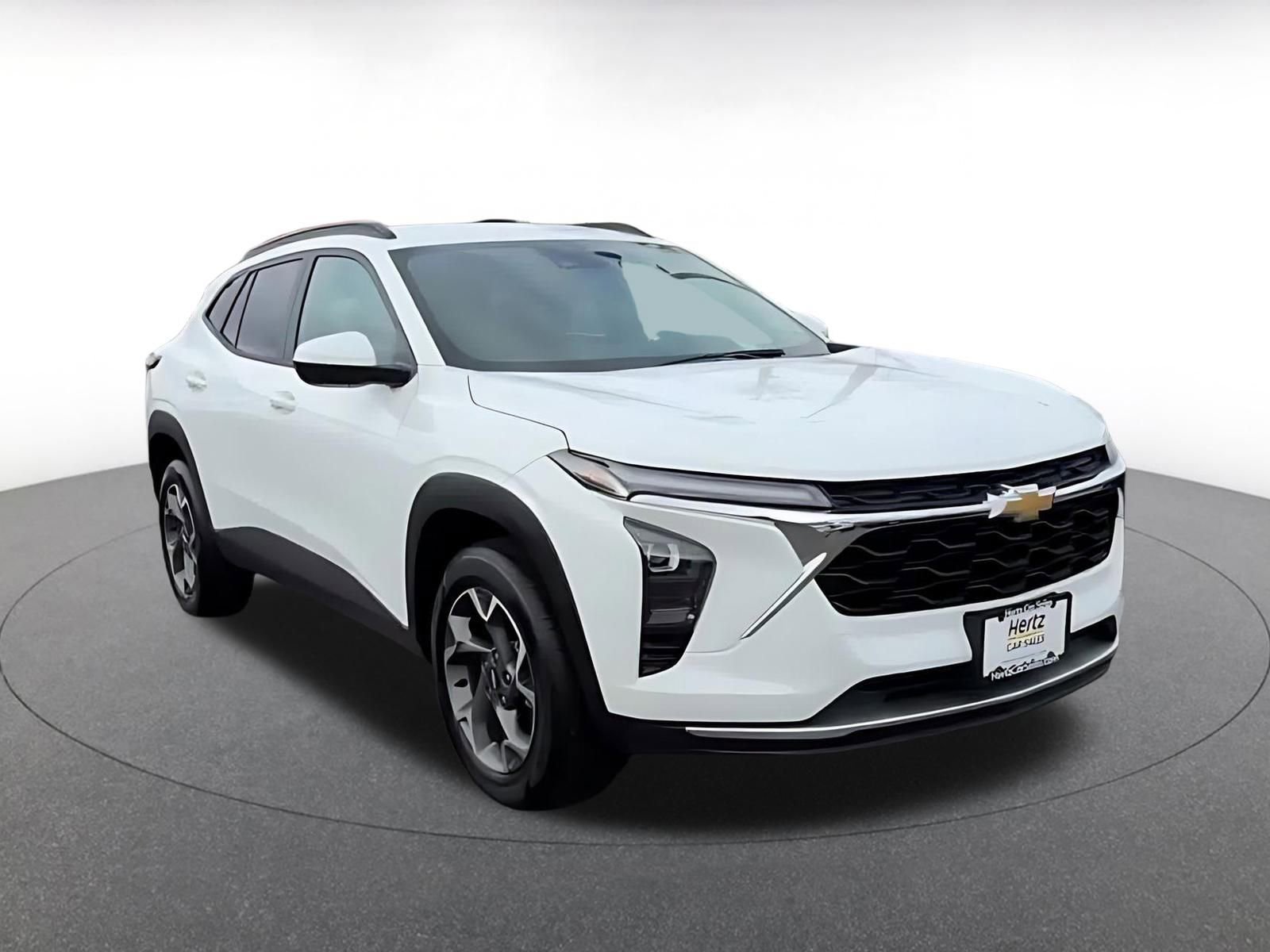 Used 2025 Chevrolet Trax LT image 3