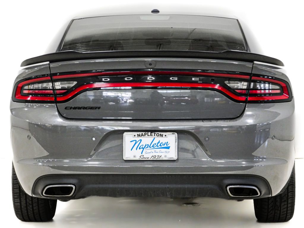 Used 2018 Dodge Charger SXT w/ Blacktop Package RWD image 7
