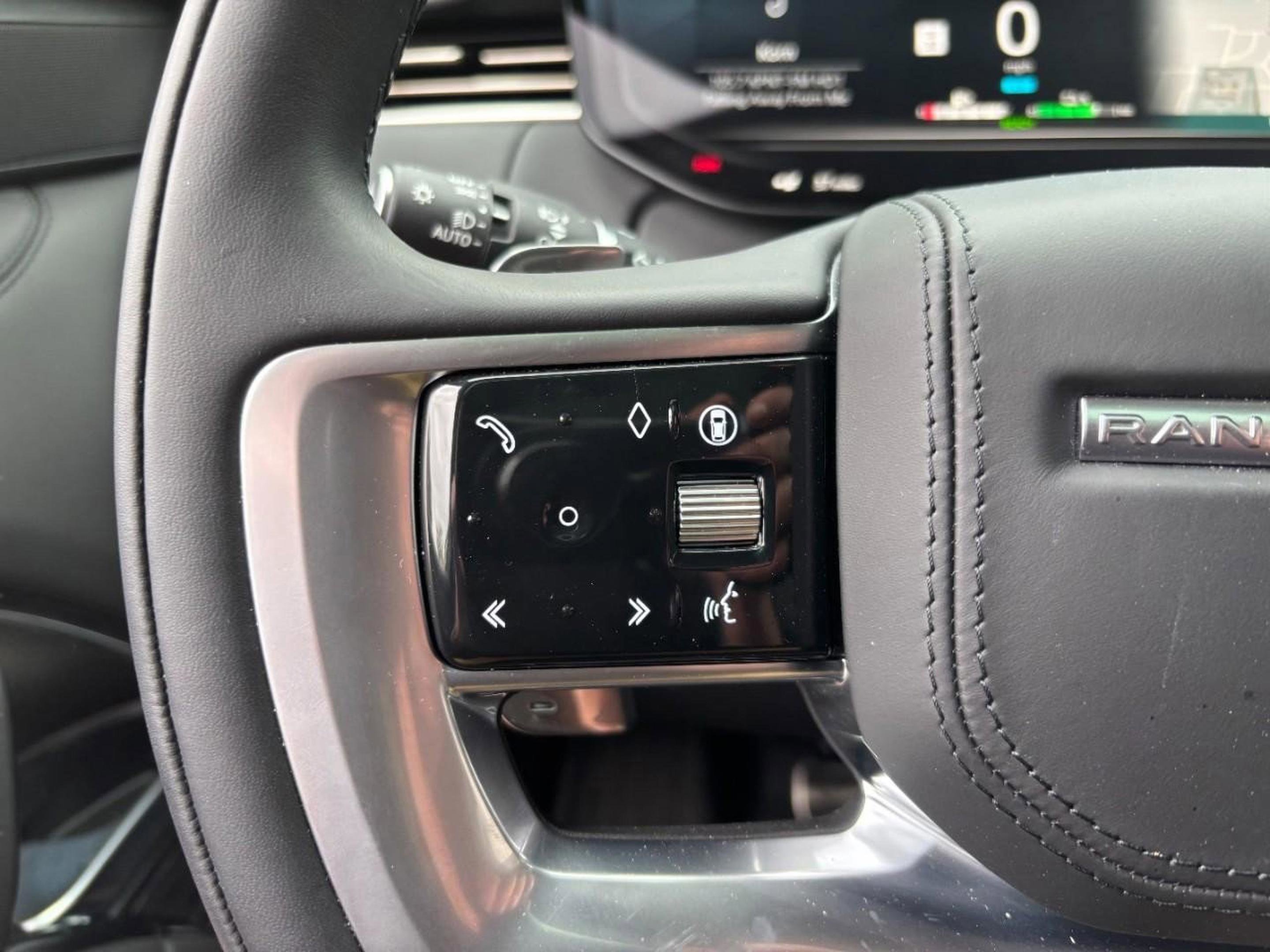 New 2025 Land Rover Range Rover SE image 21