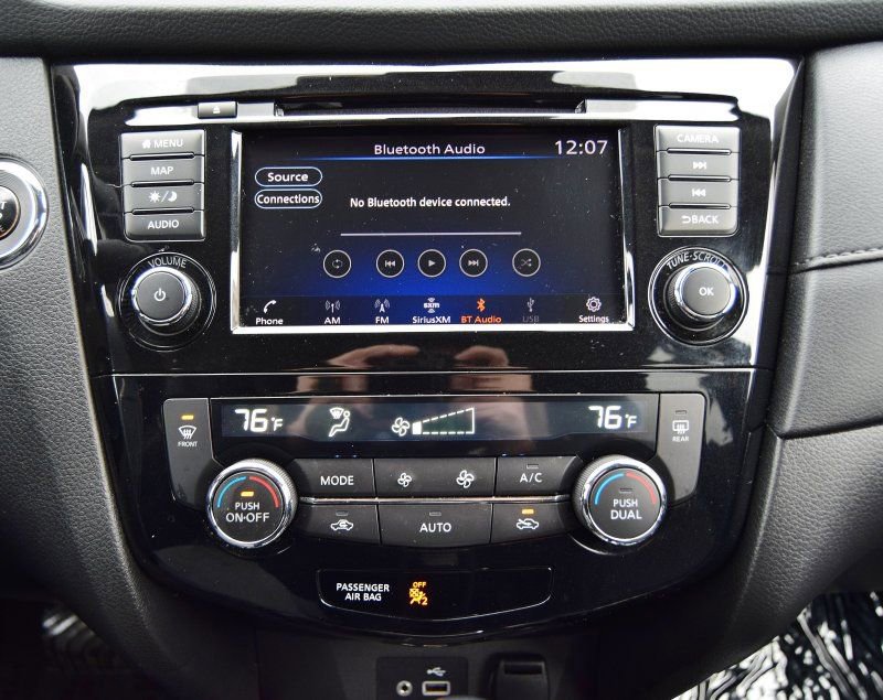 Used 2020 Nissan Rogue SV w/ Premium Package image 23