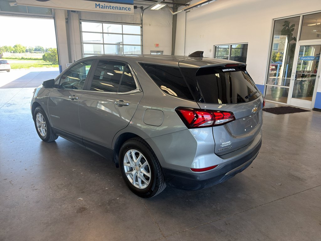Used 2023 Chevrolet Equinox LT w/ Driver Convenience Package AWD/4WD image 3