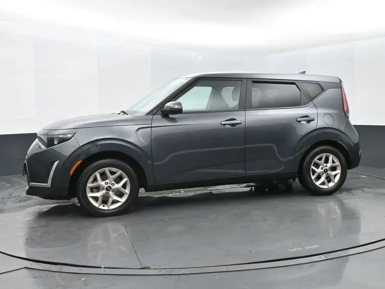 Used 2023 Kia Soul LX w/ LX Technology Package image 5