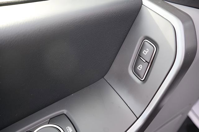 New 2026 Ford F250 XLT w/ FX4 Off-Road Package image 16