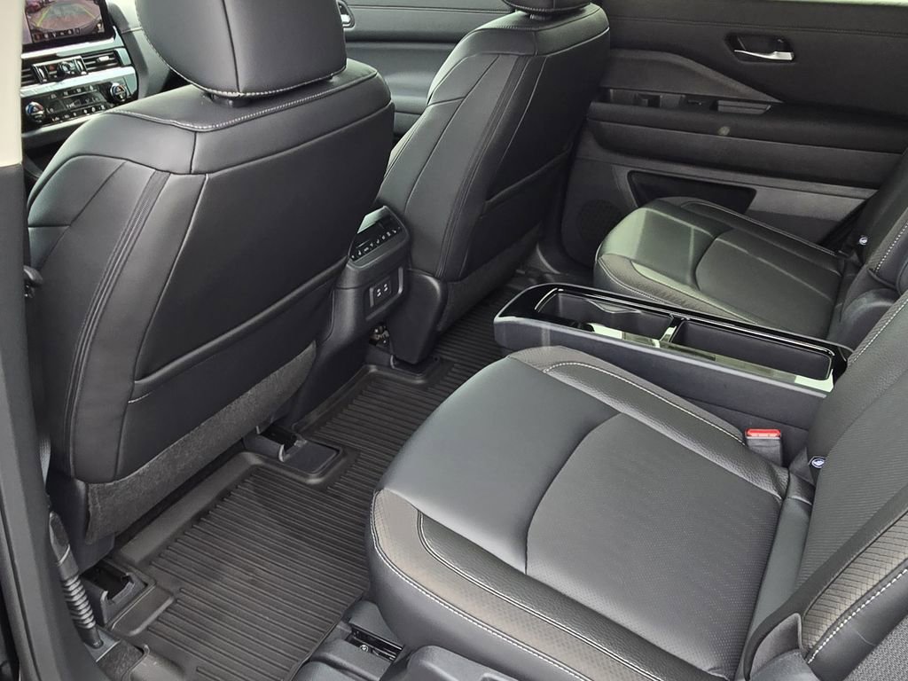 New 2026 Nissan Pathfinder SL w/ SL Premium Package image 11