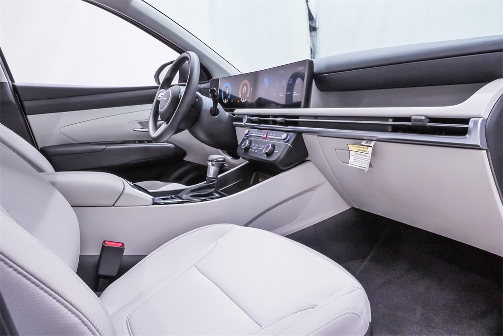 Certified 2025 Hyundai Tucson SE image 12