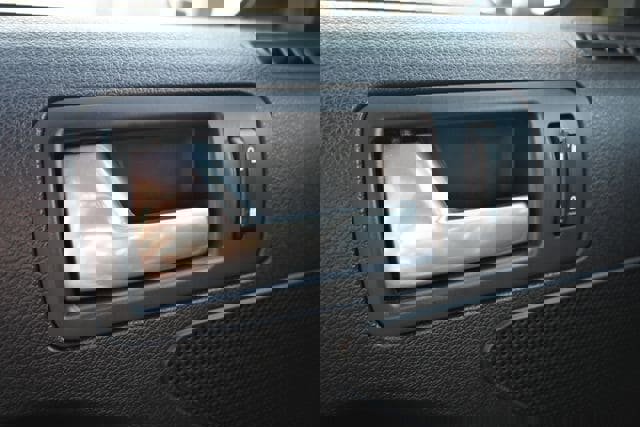 Used 2011 Ford Mustang Shelby GT500 w/ SVT Performance Pkg image 33