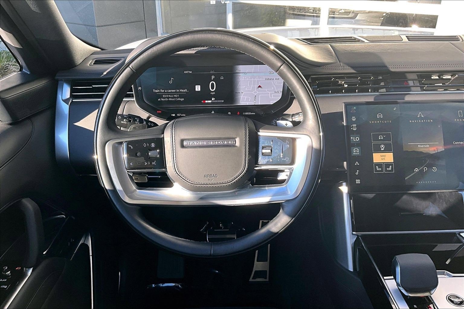 Used 2025 Land Rover Range Rover SE image 5