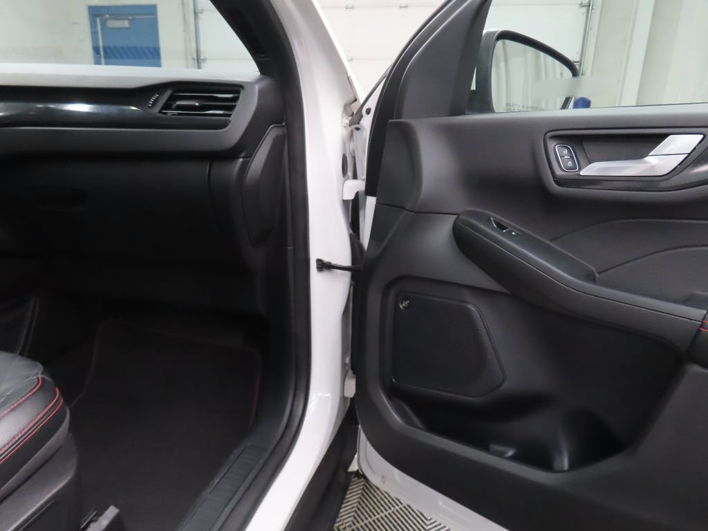 Used 2023 Ford Escape ST-Line Elite w/ Premium Technology Package AWD/4WD image 30