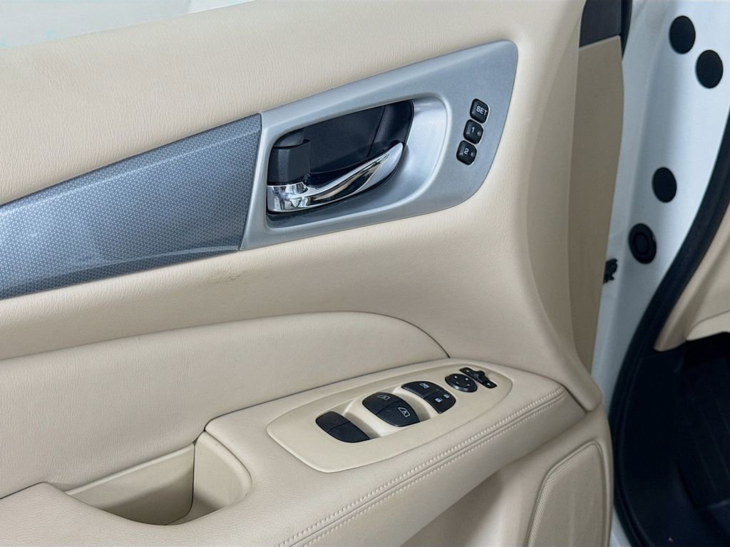 Used 2017 Nissan Pathfinder SL image 17