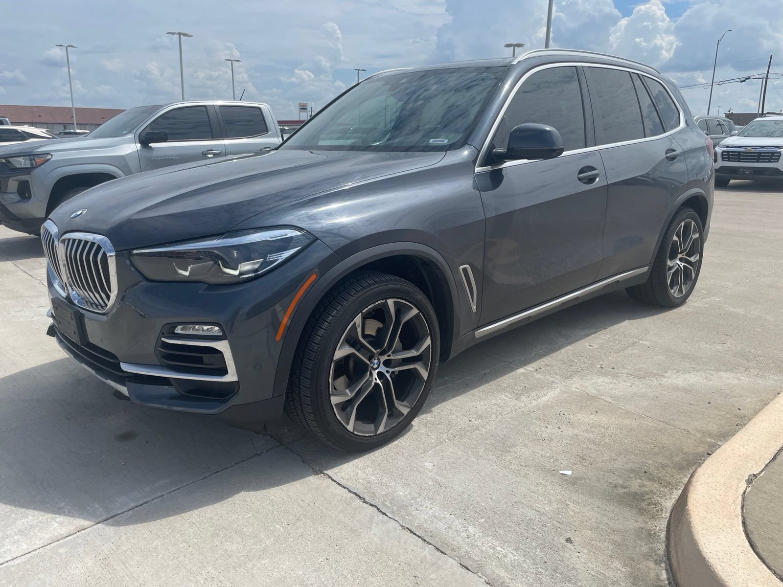 Used 2020 BMW X5 xDrive40i w/ Premium Package AWD/4WD image 3