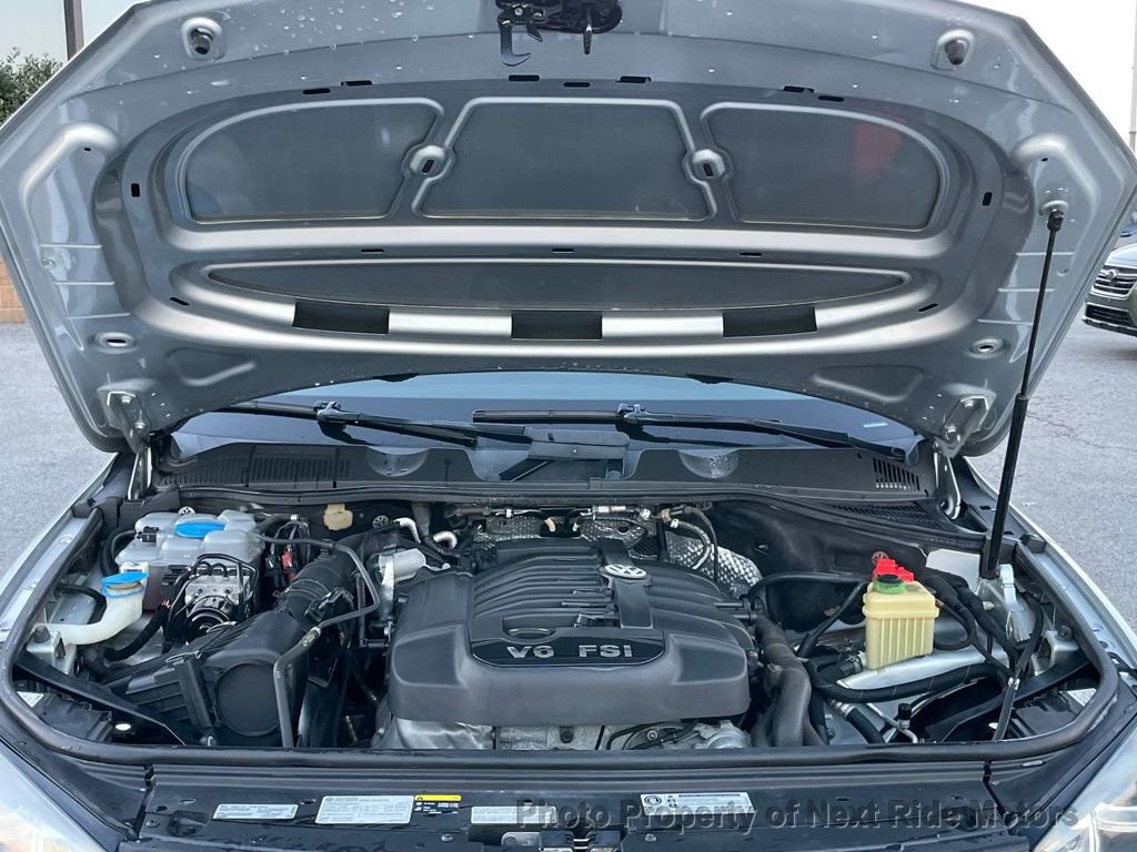 Used 2016 Volkswagen Touareg VR6 image 24