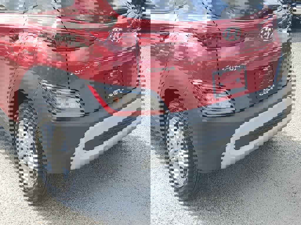 Used 2022 Hyundai Kona SE image 7