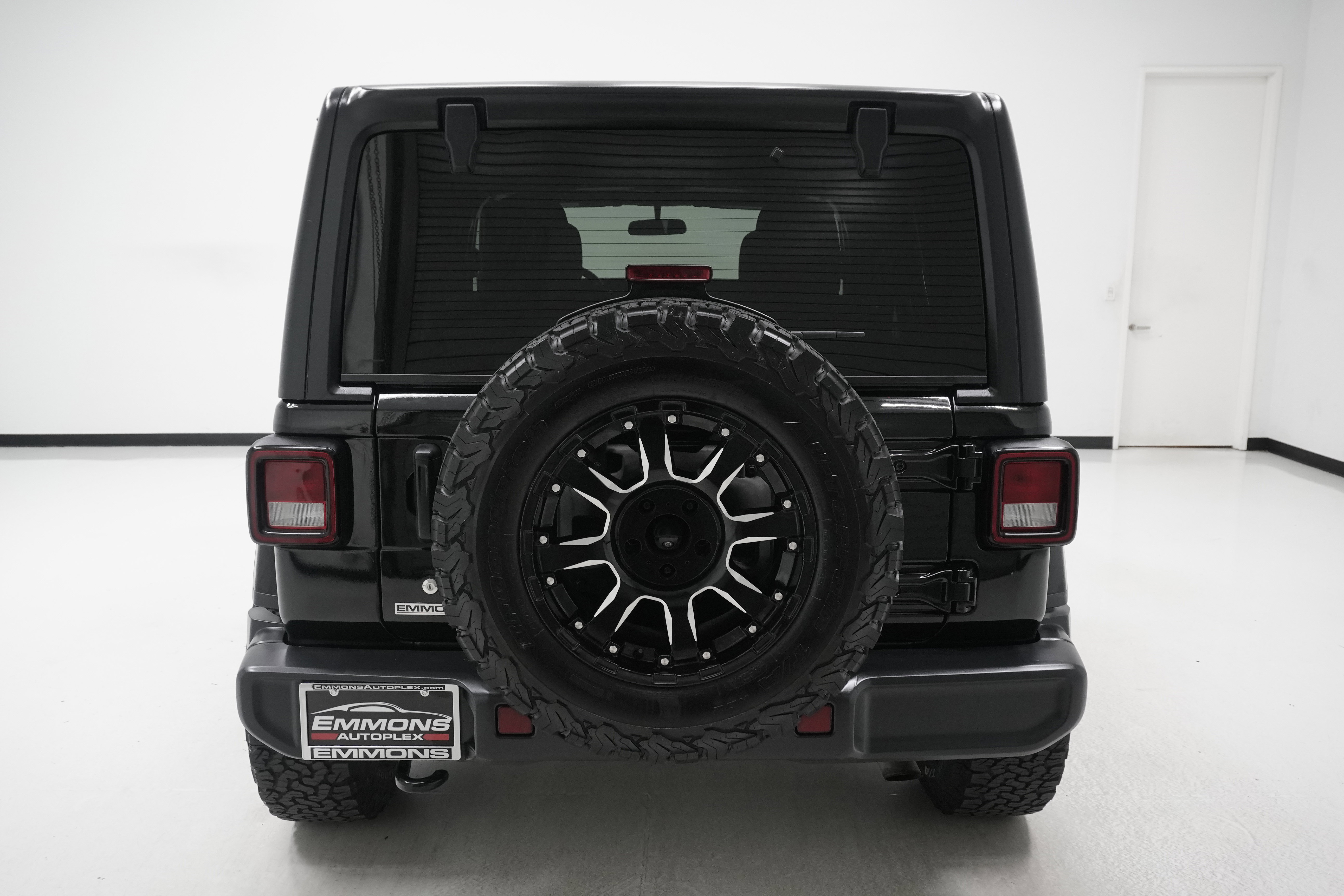 Used 2019 Jeep Wrangler Unlimited Sahara image 5