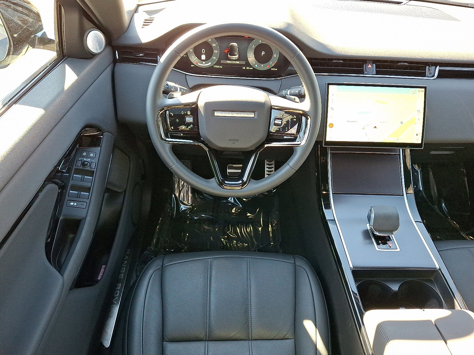 Used 2026 Land Rover Range Rover Evoque Dynamic SE AWD/4WD image 4