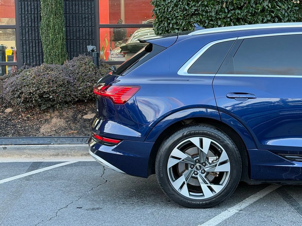 Used 2022 Audi e-tron Premium AWD/4WD image 22