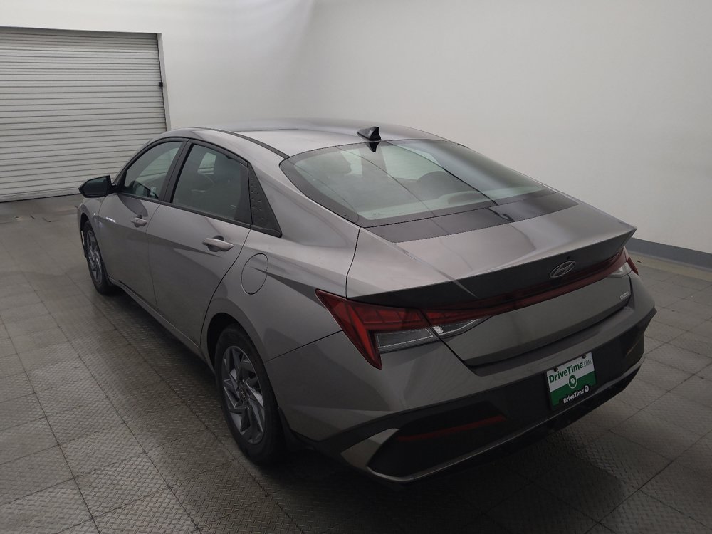 Used 2024 Hyundai Elantra Blue FWD image 5