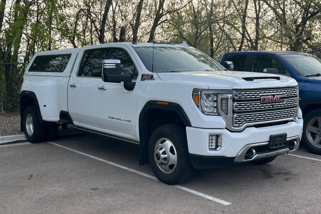 Used 2023 GMC Sierra 3500 Denali w/ Denali Ultimate Package image 2