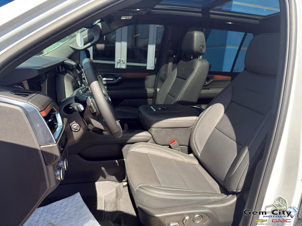 Used 2025 GMC Yukon XL Denali w/ Sun & Power Step Package AWD/4WD image 20