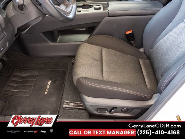 Used 2025 Nissan Rogue SV AWD/4WD image 12