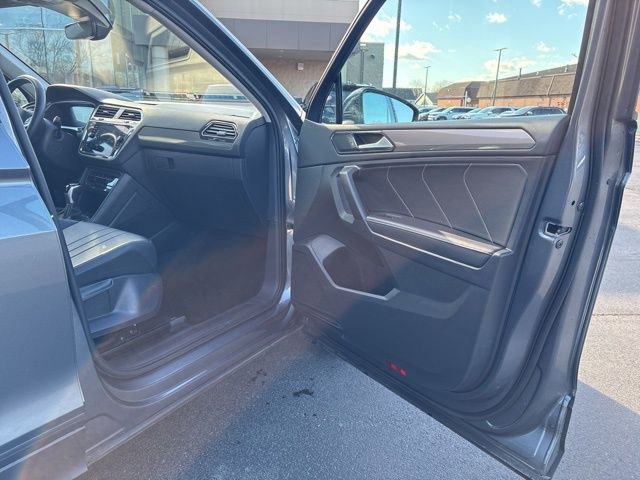 Used 2024 Volkswagen Tiguan SE image 21