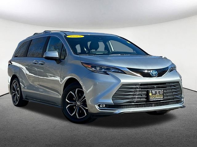 Used 2025 Toyota Sienna Platinum image 2