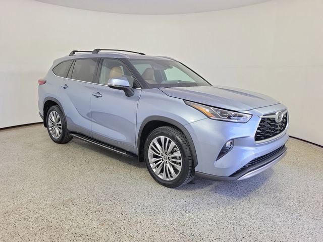 Used 2022 Toyota Highlander Platinum AWD/4WD image 4