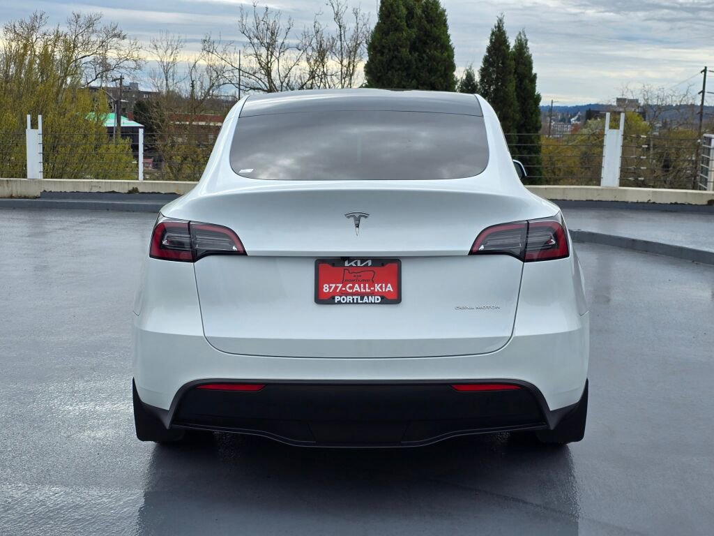 Used 2024 Tesla Model Y Long Range AWD/4WD image 4