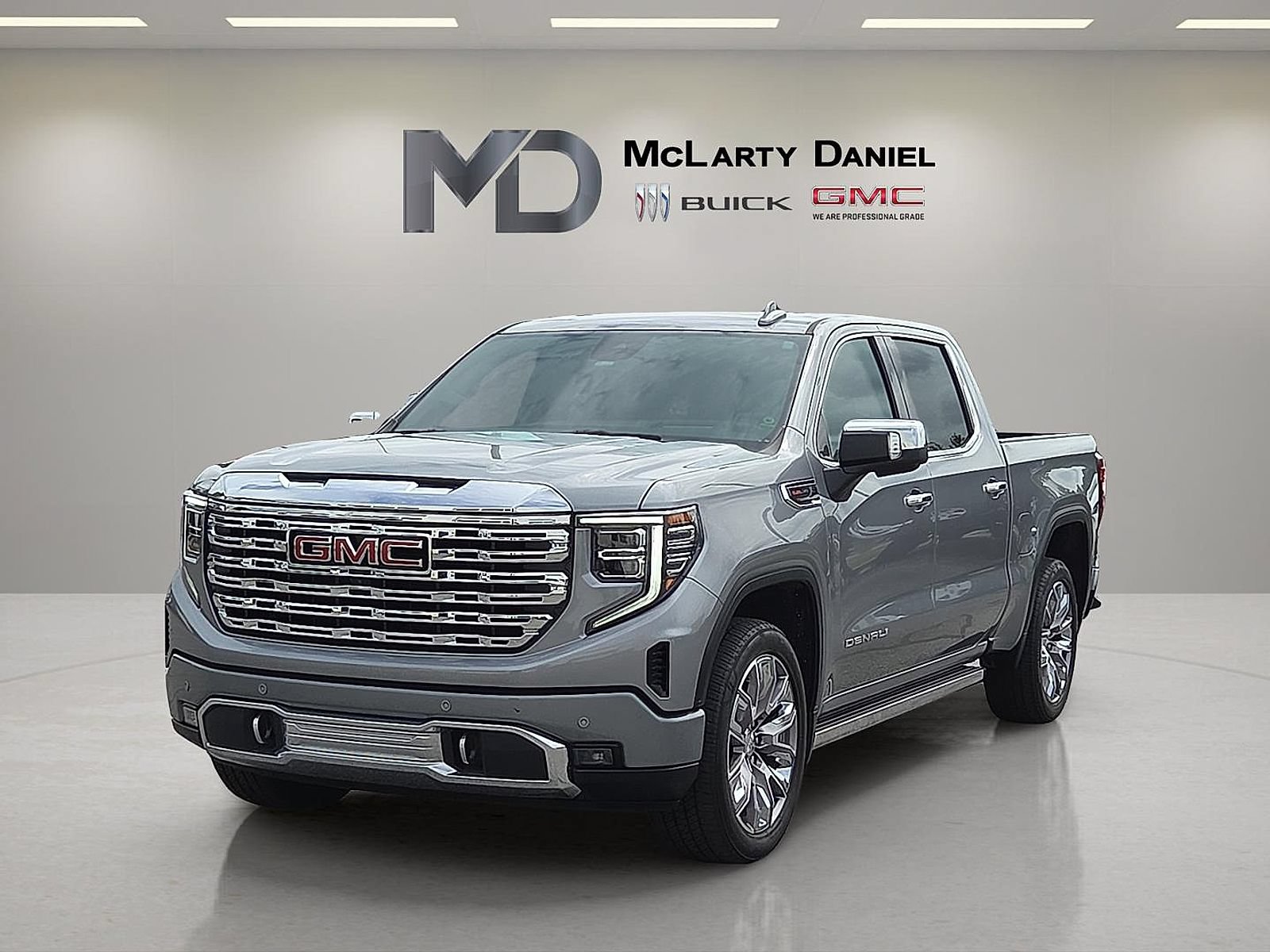 Certified 2023 GMC Sierra 1500 Denali w/ Denali Reserve Package AWD/4WD image 3