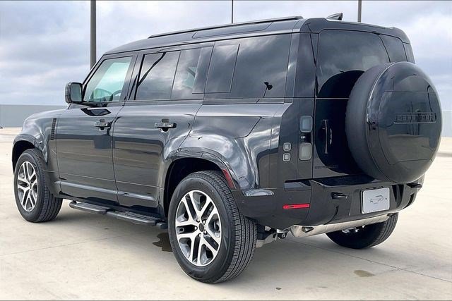 New 2026 Land Rover Defender 110 X-Dynamic SE image 3
