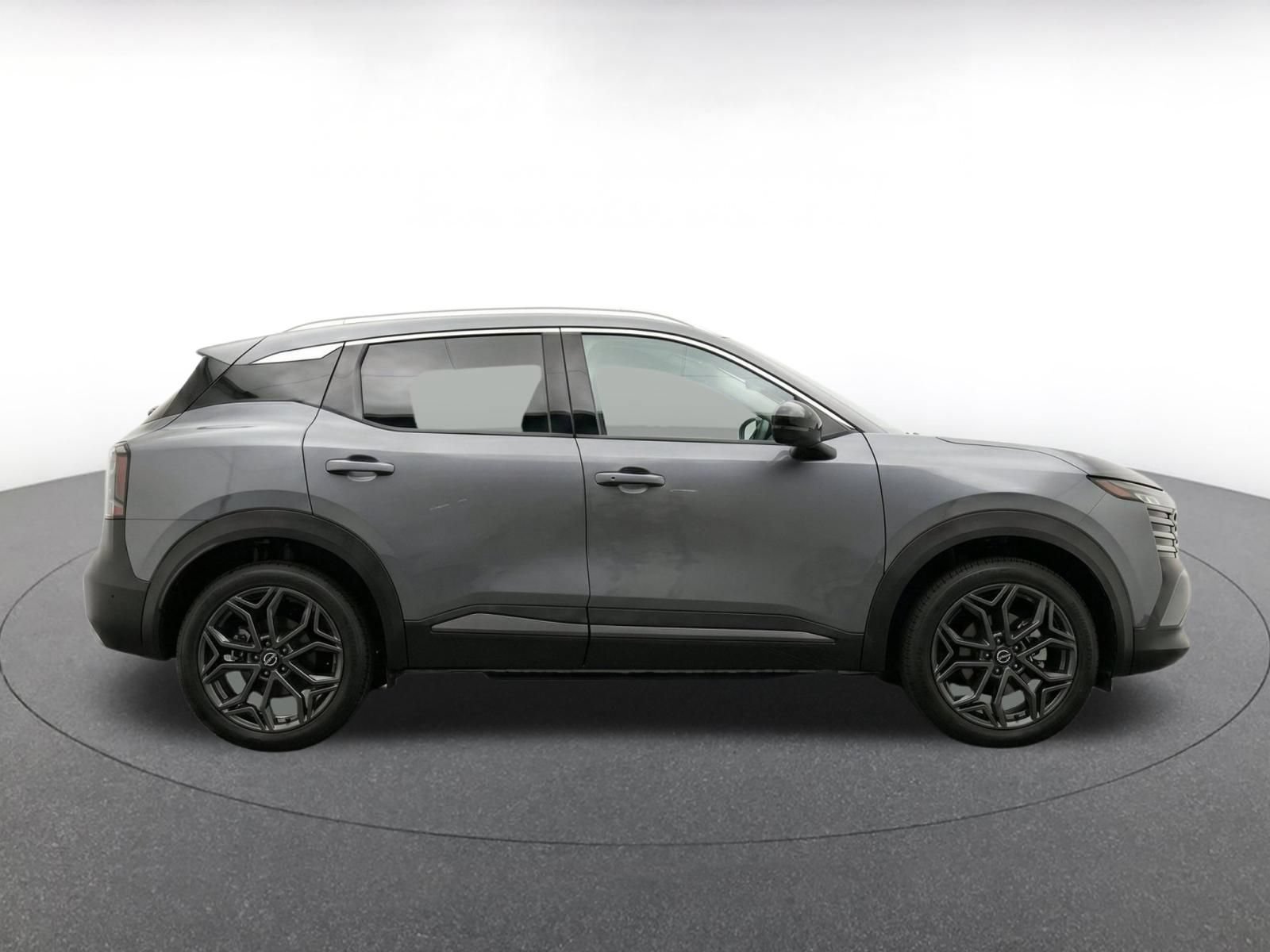 Used 2026 Nissan Kicks SR FWD image 9