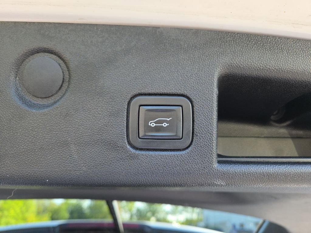 Used 2019 Chevrolet Equinox Premier image 17