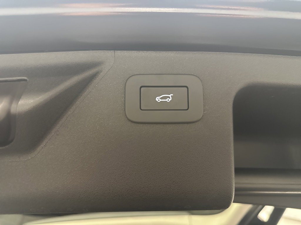 Used 2025 Land Rover Discovery Sport S image 31