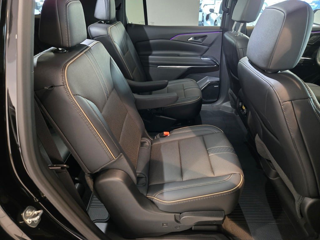 Used 2026 Chevrolet Traverse High Country w/ LPO, Floor Liner Package AWD/4WD image 10