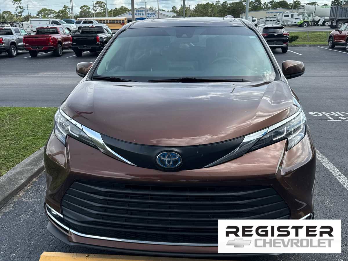 Used 2022 Toyota Sienna XLE