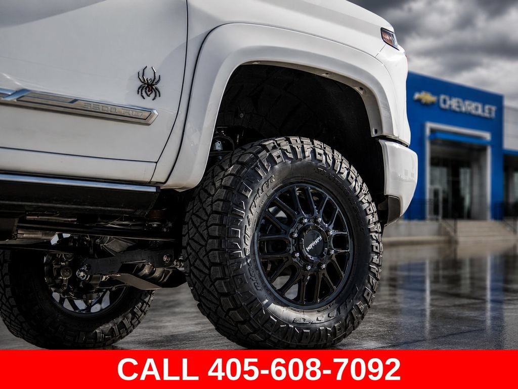 Used 2025 Chevrolet Silverado 3500 High Country w/ High Country Premium Package AWD/4WD image 9
