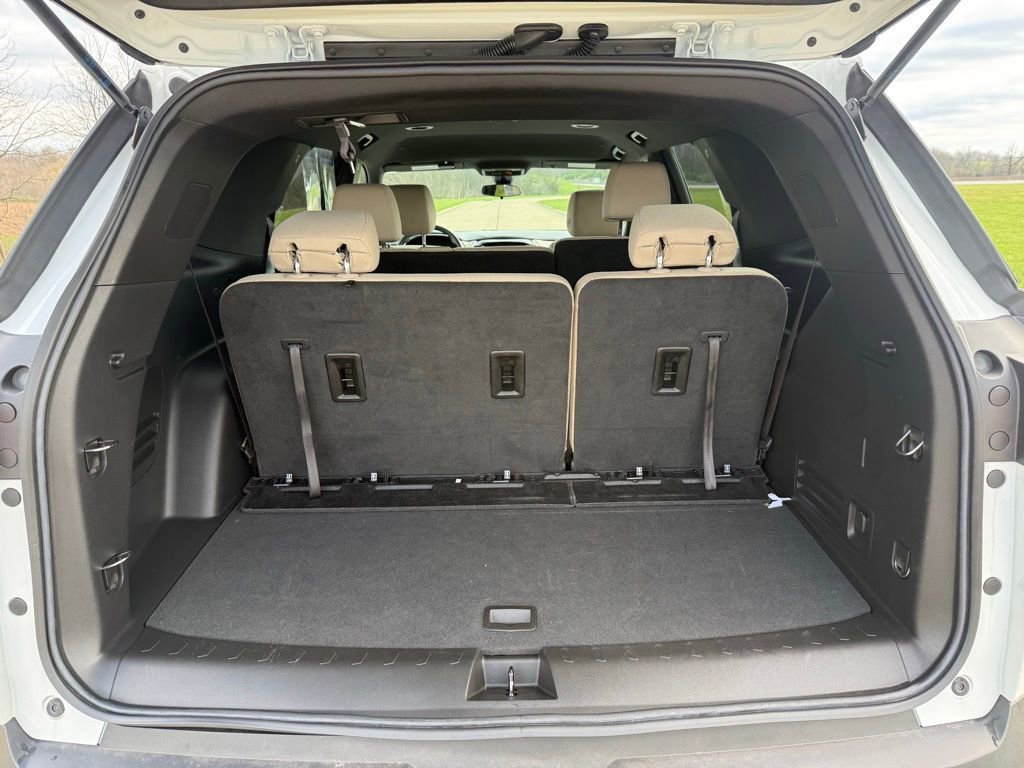 Used 2023 Chevrolet Traverse LS w/ Safety Package image 6