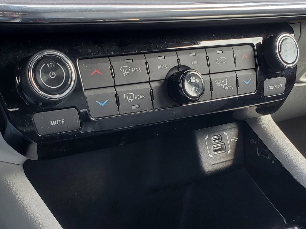 Used 2022 Jeep Compass Limited image 24