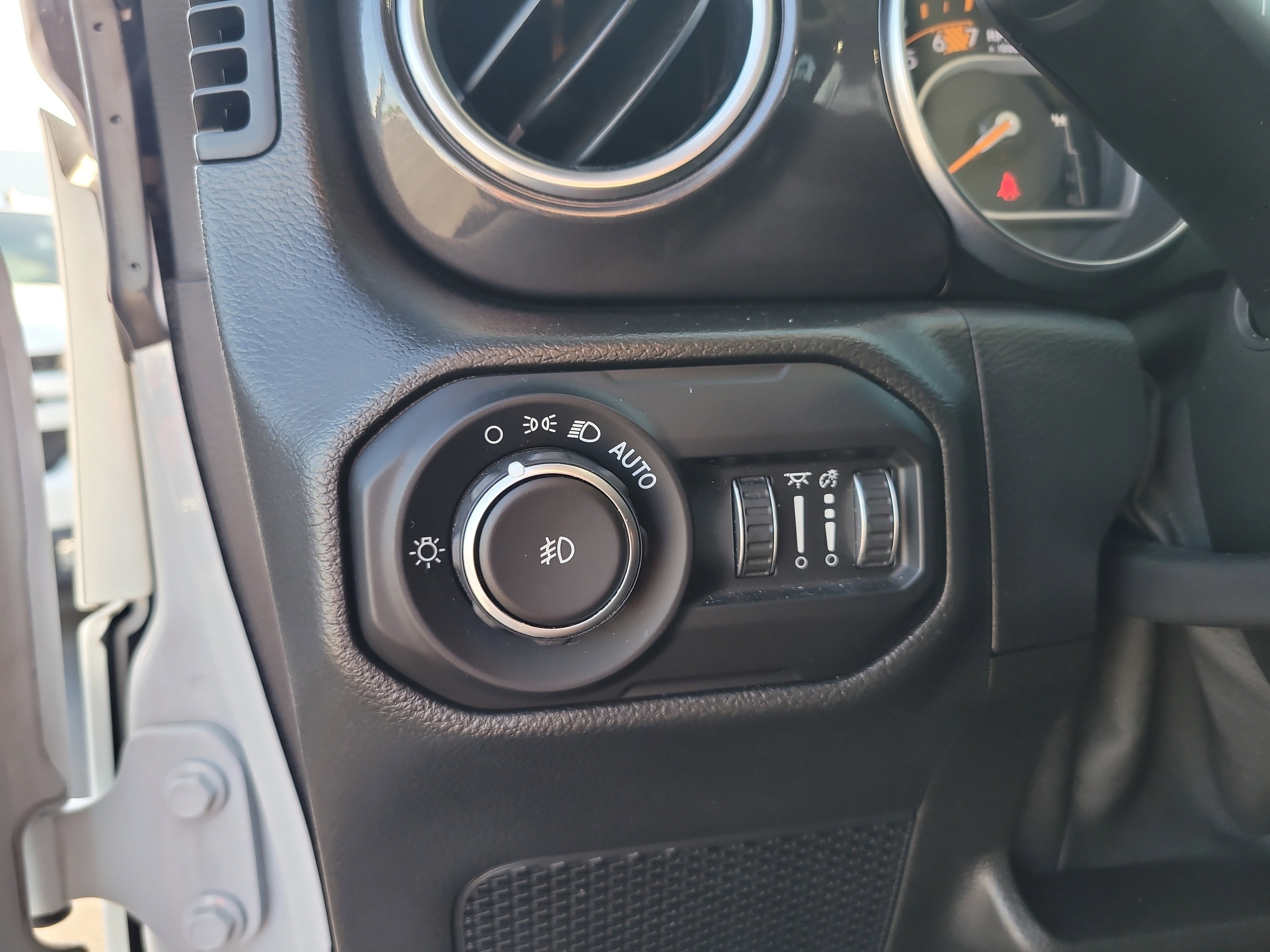 Used 2021 Jeep Wrangler Unlimited Sahara image 30