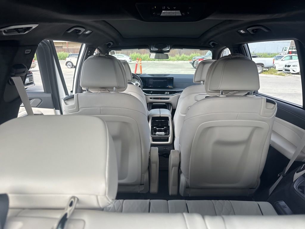 Used 2025 BMW X7 M60i image 18