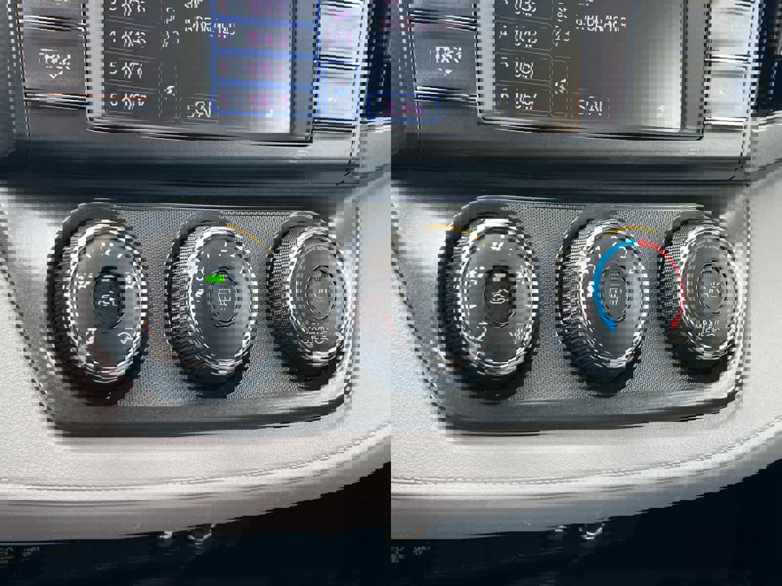 Used 2013 Toyota RAV4 LE image 21