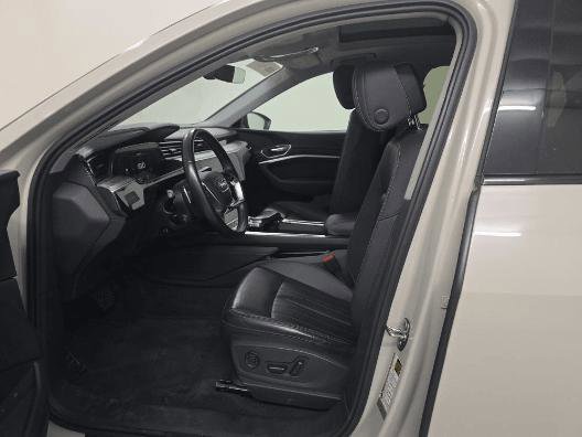Used 2021 Audi e-tron Premium w/ Convenience Plus Package AWD/4WD image 19
