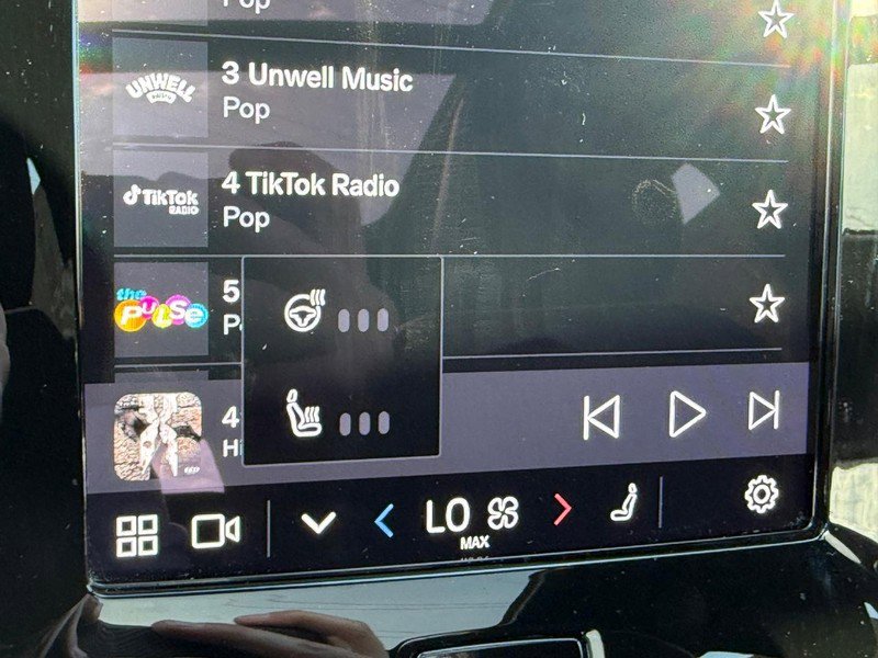 Certified 2023 Volvo XC40 B5 Ultimate w/ Protection Package Premier image 22